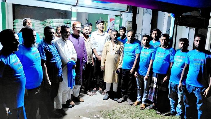 গোকুলে পারভেজ ট্রেডার্সের রাজমিস্ত্রী ও সহকারী মিস্ত্রীদের নিয়ে ব্যতিক্রমী আয়োজন